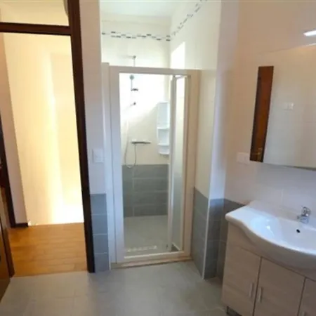 Wide Row House With Private Fenced Garden For 9 Guests In Lignano Pineta Отель Линьяно-Саббьядоро