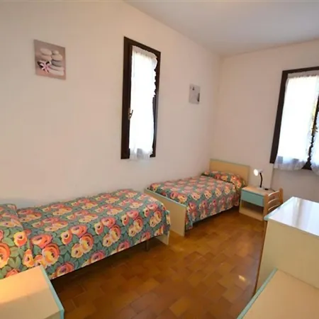 Wide Row House With Private Fenced Garden For 9 Guests In Lignano Pineta Hotel Lignano Sabbiadoro