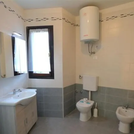 Wide Row House With Private Fenced Garden For 9 Guests In Lignano Pineta