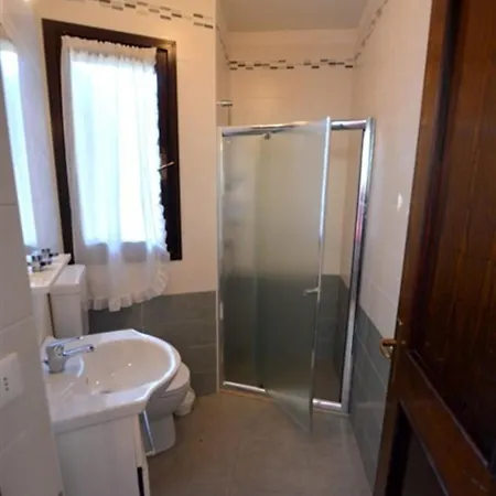 Wide Row House With Private Fenced Garden For 9 Guests In Lignano Pineta Hotel