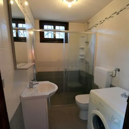 Отель Wide Row House With Private Fenced Garden For 9 Guests In Lignano Pineta Линьяно-Саббьядоро