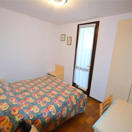 Wide Row House With Private Fenced Garden For 9 Guests In Lignano Pineta Hotel *