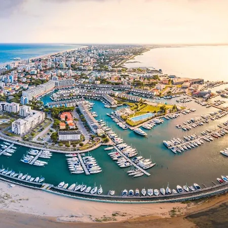 Wide Row House With Private Fenced Garden For 9 Guests In Lignano Pineta * Lignano Sabbiadoro