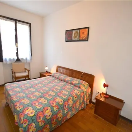 Hotel Wide Row House With Private Fenced Garden For 9 Guests In Lignano Pineta *