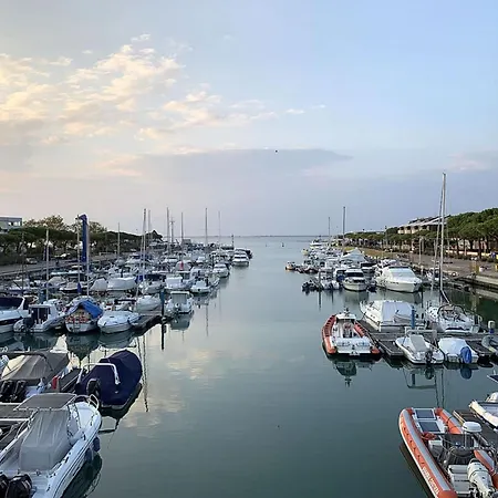 Hotel Wide Row House With Private Fenced Garden For 9 Guests In Lignano Pineta Lignano Sabbiadoro