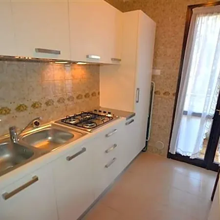 Отель Wide Row House With Private Fenced Garden For 9 Guests In Lignano Pineta 4*