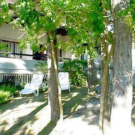 Wide Row House With Private Fenced Garden For 9 Guests In Lignano Pineta Отель