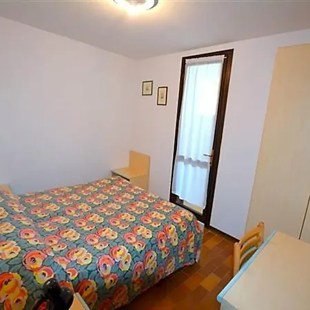 Wide Row House With Private Fenced Garden For 9 Guests In Lignano Pineta 4*