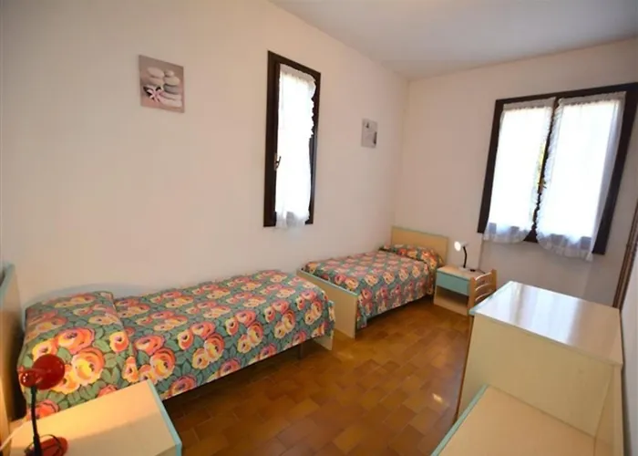 Wide Row House With Private Fenced Garden For 9 Guests In Lignano Pineta Ξενοδοχείο Λινιάνο Σαμπιαντόρο