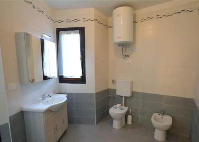 Wide Row House With Private Fenced Garden For 9 Guests In Lignano Pineta