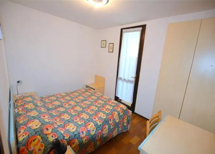 Wide Row House With Private Fenced Garden For 9 Guests In Lignano Pineta Ξενοδοχείο 4*