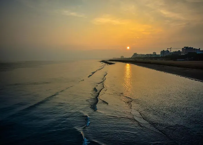 Wide Row House With Private Fenced Garden For 9 Guests In Lignano Pineta