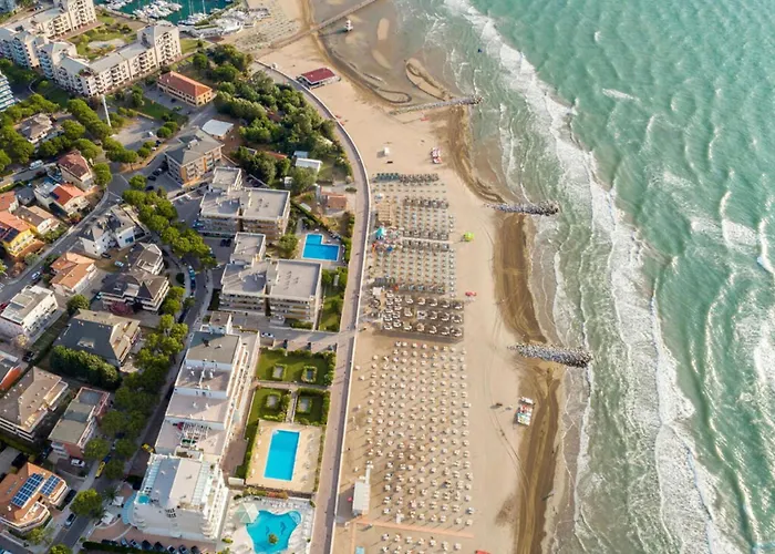 Wide Row House With Private Fenced Garden For 9 Guests In Lignano Pineta Ξενοδοχείο Λινιάνο Σαμπιαντόρο