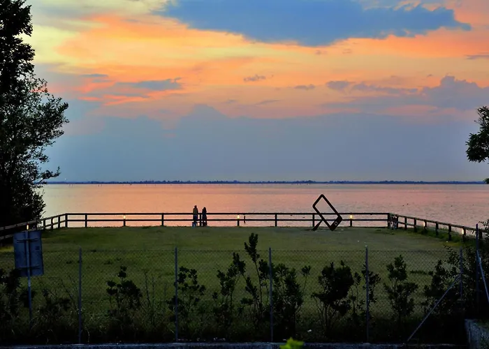 Wide Row House With Private Fenced Garden For 9 Guests In Lignano Pineta Λινιάνο Σαμπιαντόρο