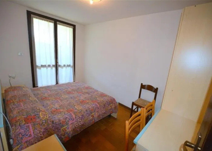 Wide Row House With Private Fenced Garden For 9 Guests In Lignano Pineta